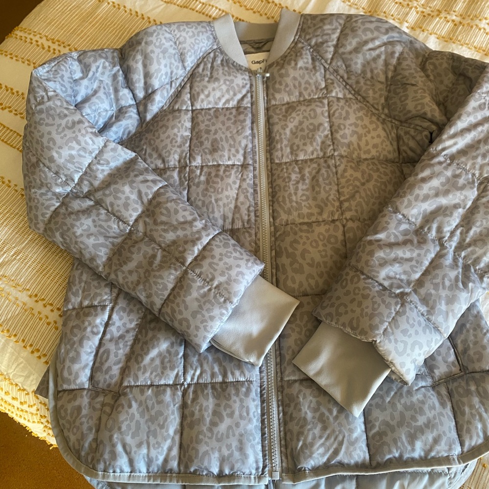 GAP Gray Leopard Print Woman’s Puffer Jacket
